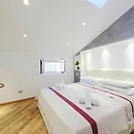 アパート Homeholidaysanremo - Luxe & Glamour サンレモ