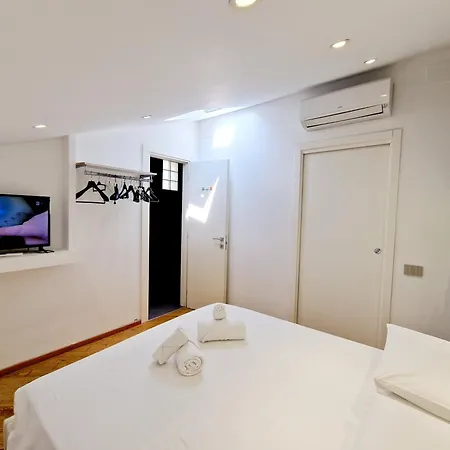 アパート Homeholidaysanremo - Luxe & Glamour サンレモ